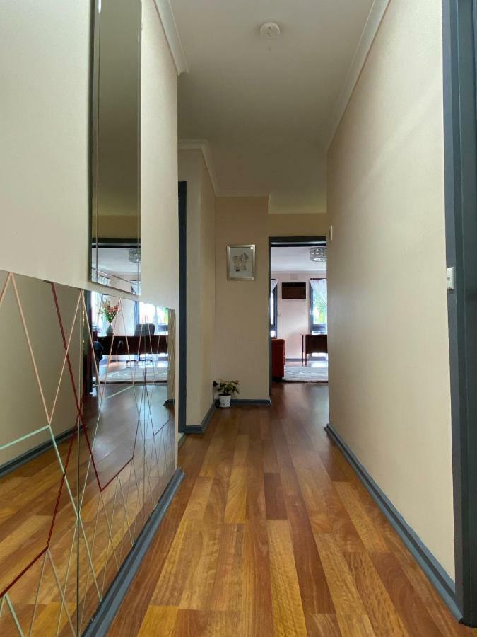 Villa Entire Hume House Melbourne City Exterior foto