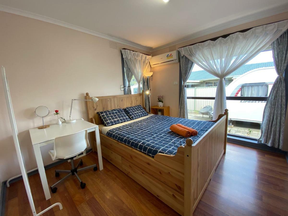 Villa Entire Hume House Melbourne City Exterior foto